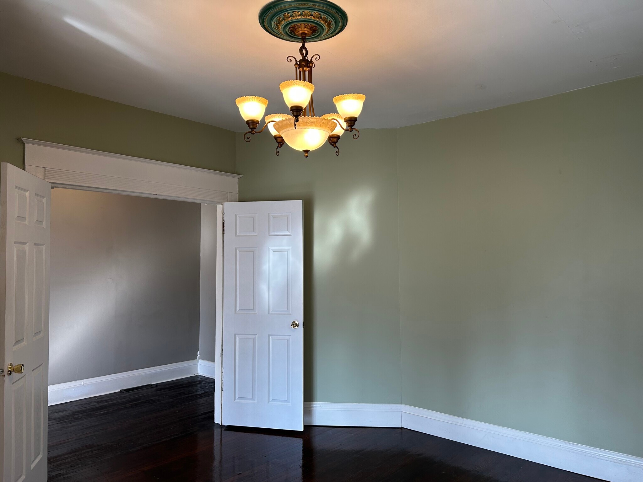 Building Photo - 503 W Allen St