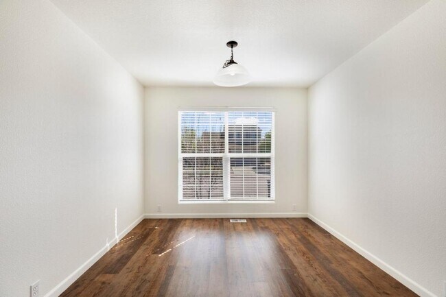 Building Photo - 8703 Silver Glen Dr