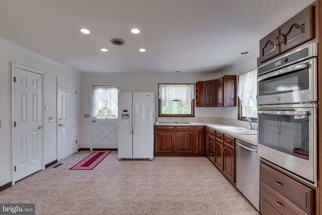 Building Photo - 9201 Harrington Dr