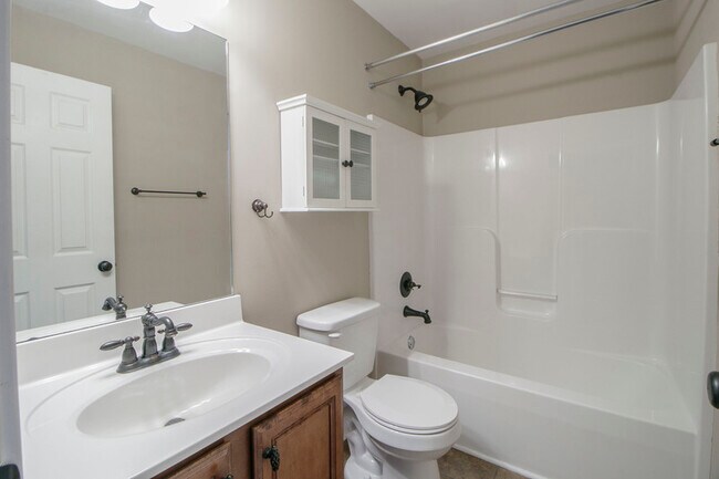 Building Photo - 605 Anderson Dr
