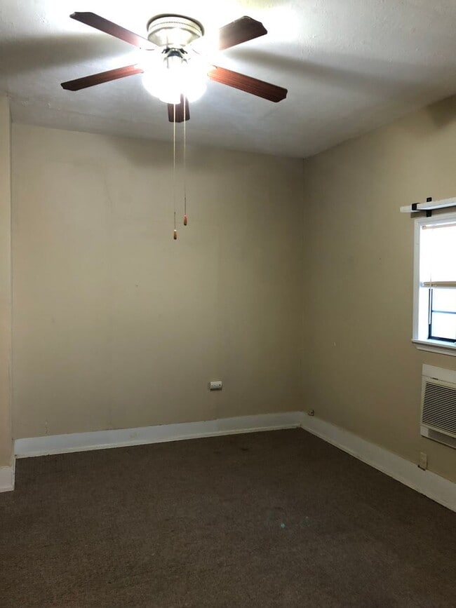 Building Photo - 1 Bedroom Apartment Close to SHSU