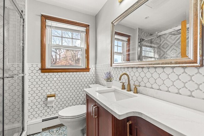 Building Photo - 35 Fells Ave Terrace