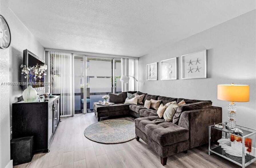 Building Photo - 830 NW 87th Ave