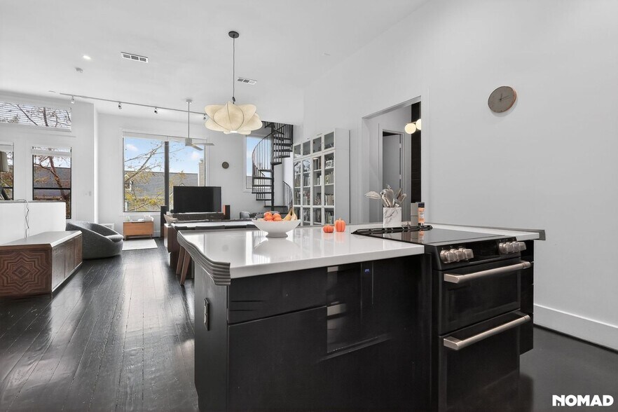 Building Photo - 2225 Hopkins St