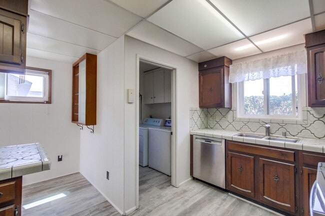 Building Photo - Charming 3 Bedroom Home in Serra Mesa