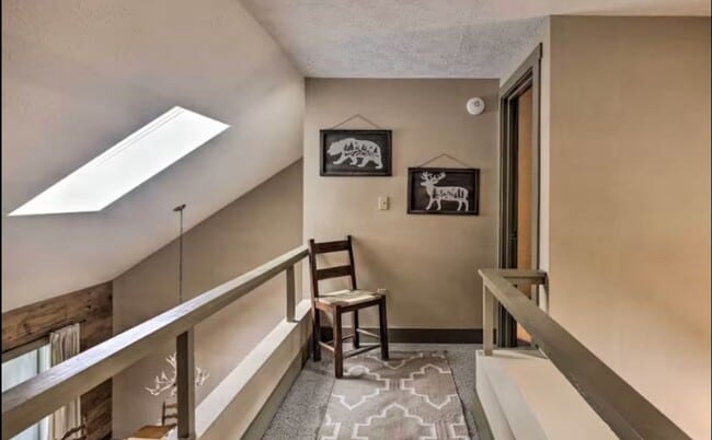 Building Photo - Charming 2BR Townhome in Lake Harmony