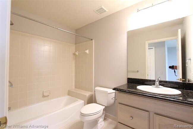 Building Photo - 18547 Clairmont Cir E