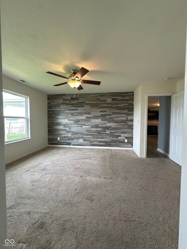Building Photo - 972 Redwood Dr