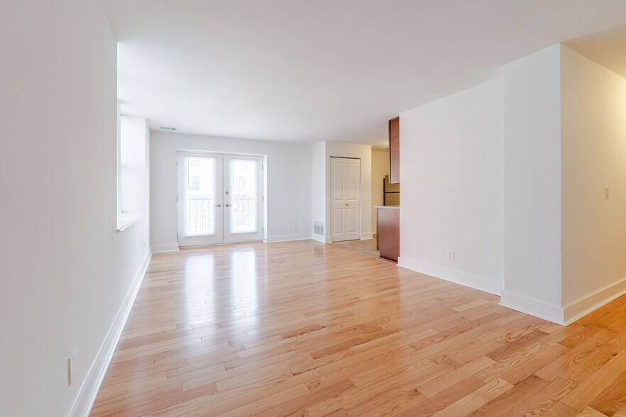 Building Photo - 5630 Pershing Ave