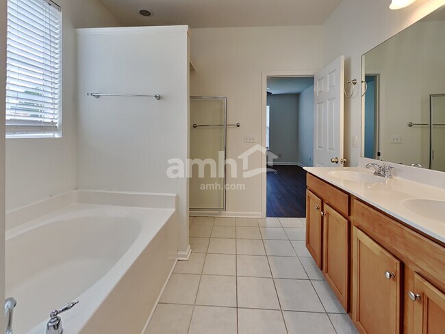 Building Photo - 8940 N Red Maple Cir