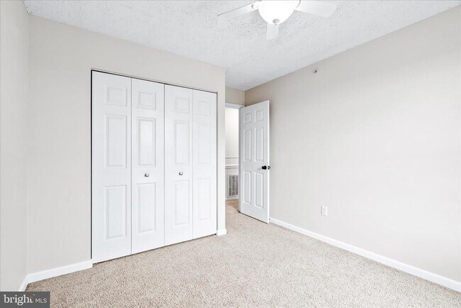 Building Photo - 5640 Wade Ct