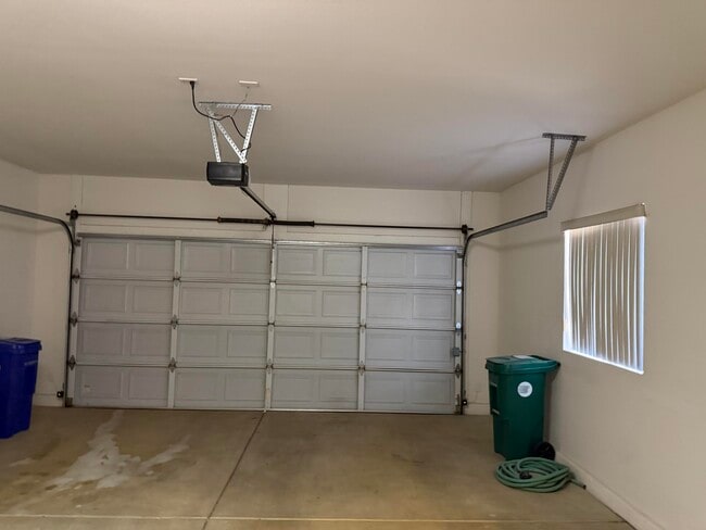 Building Photo - 78374 Hampshire Ave