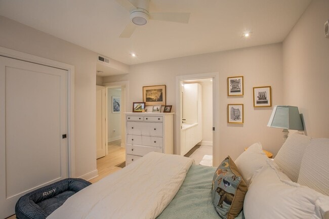 Building Photo - Stunning 2 BR/2 BA Condo in Lanier Heights!