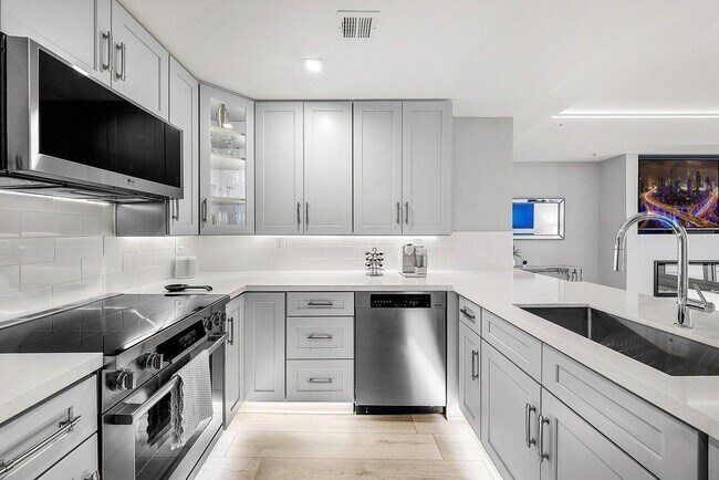 Building Photo - 255 Evernia St