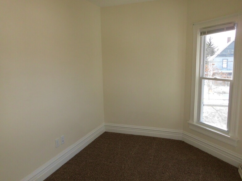 Building Photo - 205 E Pine St