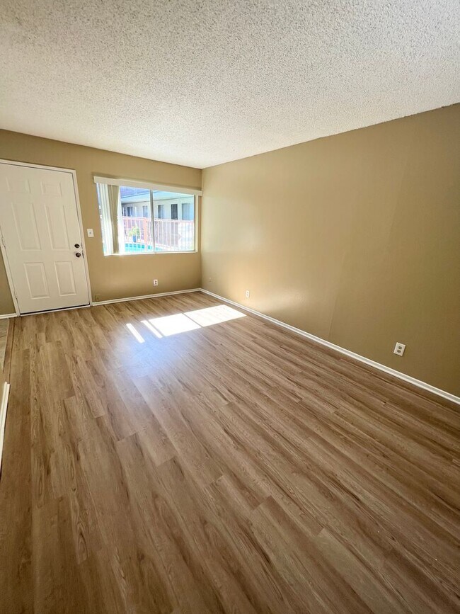 Interior Photo - KORNBLUM 3 (Sunrise Apts)