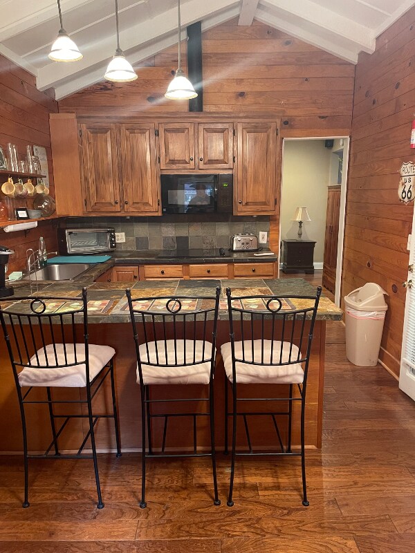 Building Photo - 231 Parkview Dr