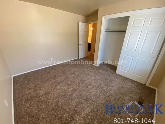 Building Photo - 661/663 N 980 W