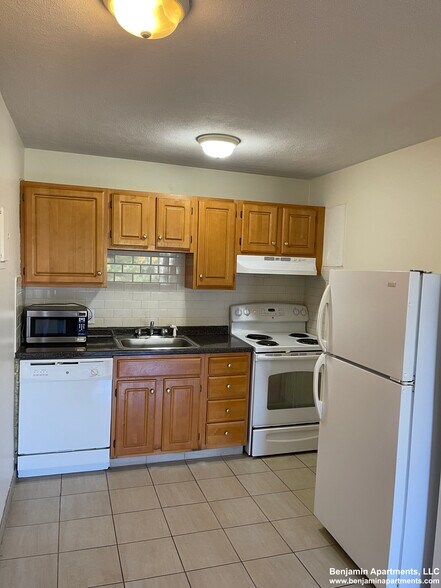 Building Photo - 95 Gardner St