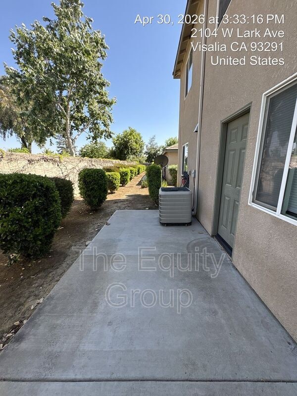Building Photo - 2104 W Lark Ave