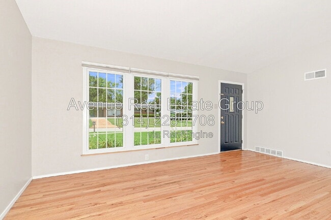Building Photo - 9534 Grandview Dr