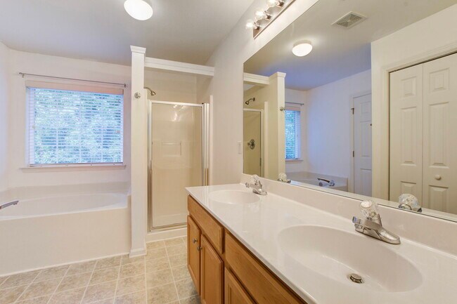 Building Photo - 2457 Scholar Ln