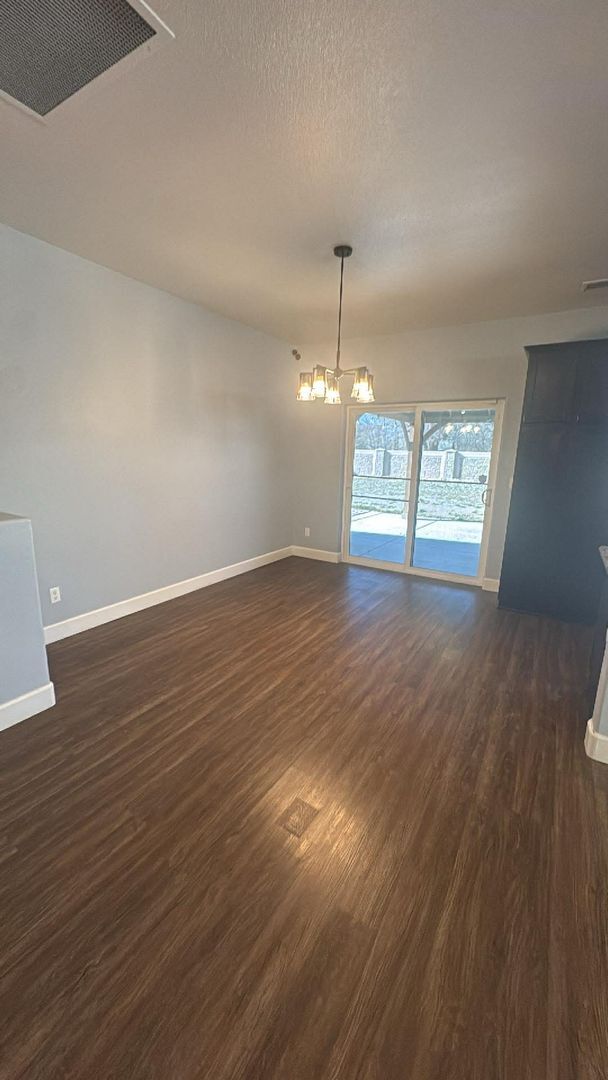 Building Photo - 4 Bedroom/2 Bath Home awaits you nestled in Fernley