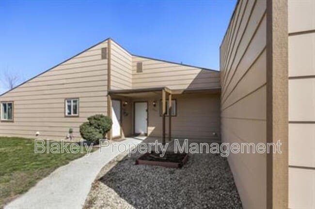 Building Photo - 2768 Siesta Ln