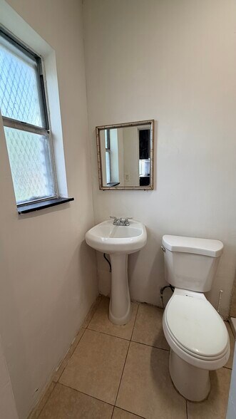 Building Photo - 414 Phippen Waiters Rd