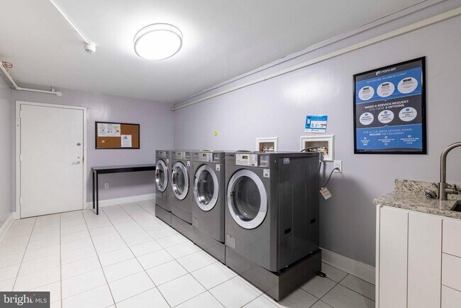 Building Photo - 2001 Hamilton St