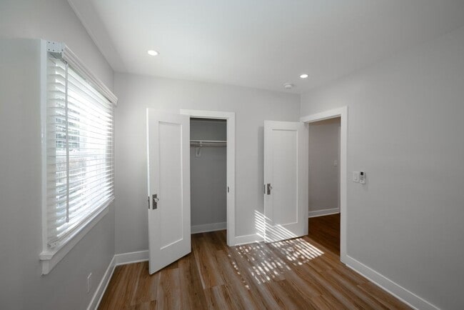 Building Photo - val540