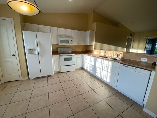 Building Photo - 2320 NE Juanita Pl
