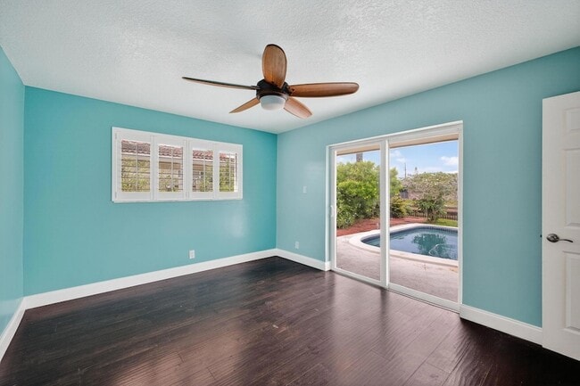 Building Photo - 1460 NE 57th Ct