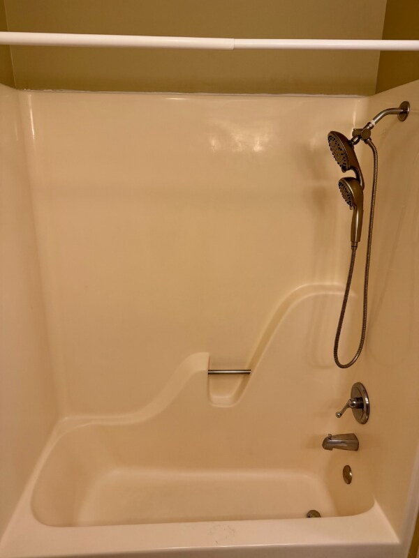 Building Photo - 1616 Spring Valley Dr