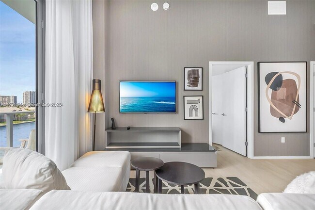 Building Photo - 4010 S Ocean Dr