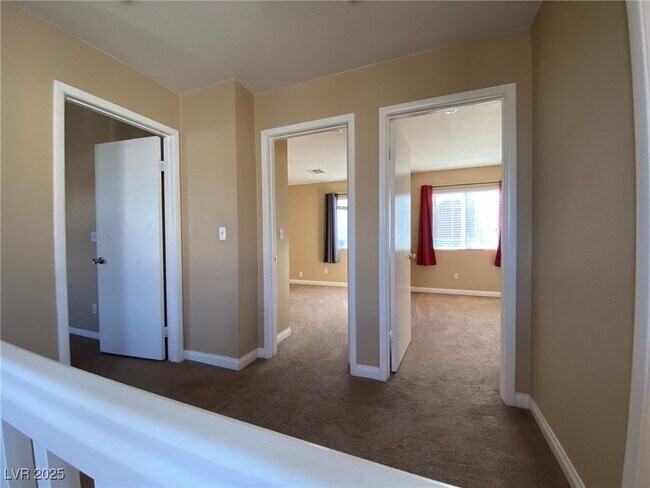 Building Photo - 4532 English Lavender Ave