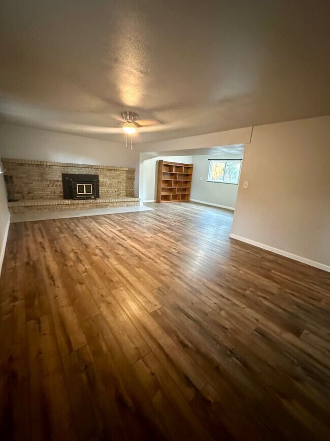 Building Photo - Updated Split-Level Gem | 5BD, 3BA | Large...
