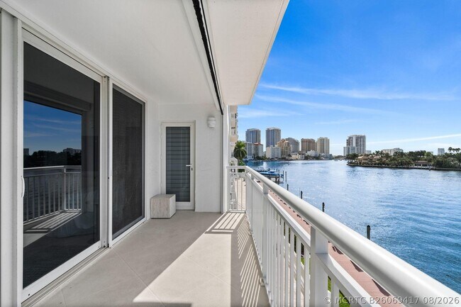 Building Photo - 511 Bayshore Dr