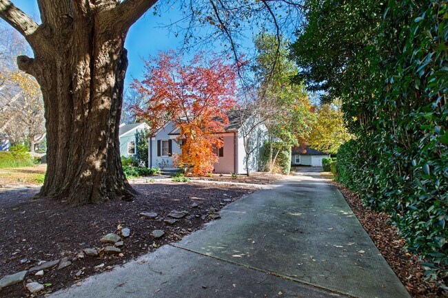 Building Photo - Charming Updated Bungalow in Raleigh’s Mordecai District!
