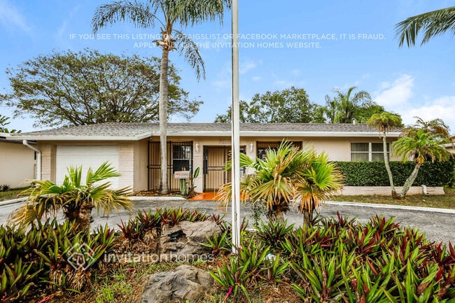 Building Photo - 1501 N 46th Ave