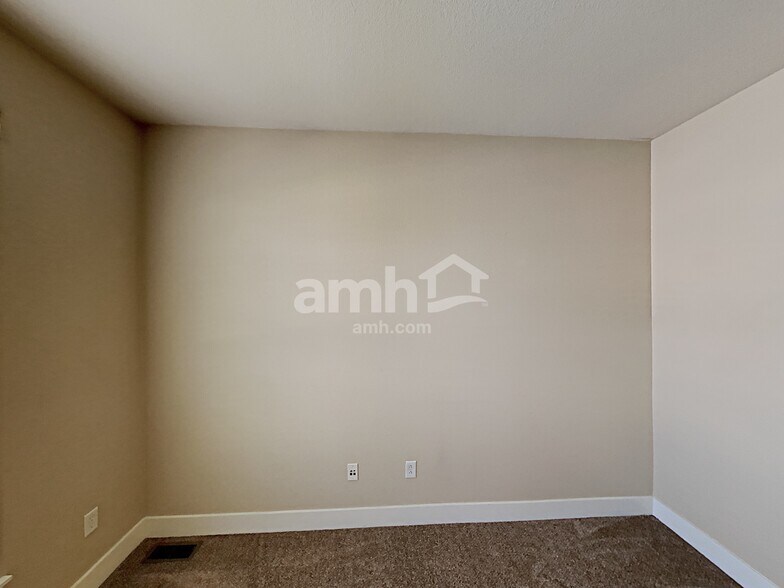 Building Photo - 21507 E Smoky Hill Rd