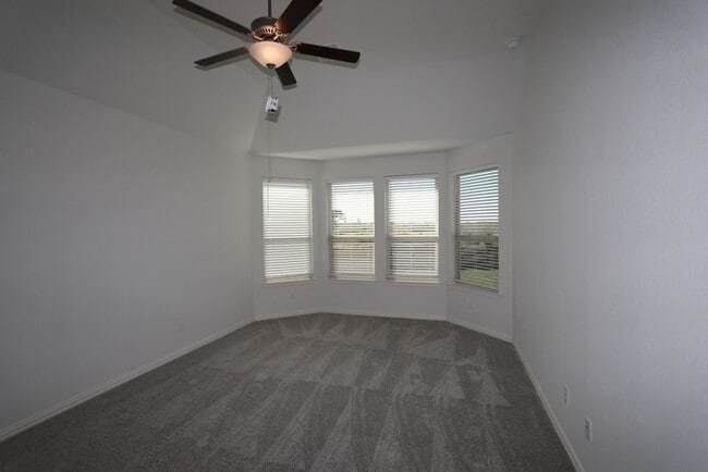 Building Photo - $1500 OFF 1 MO RENT!!-Bigger and Better than the rest!