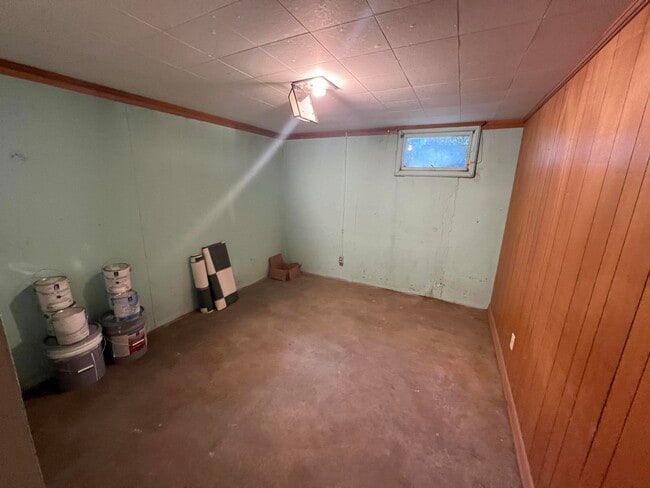 Building Photo - 405 Holiday Rd