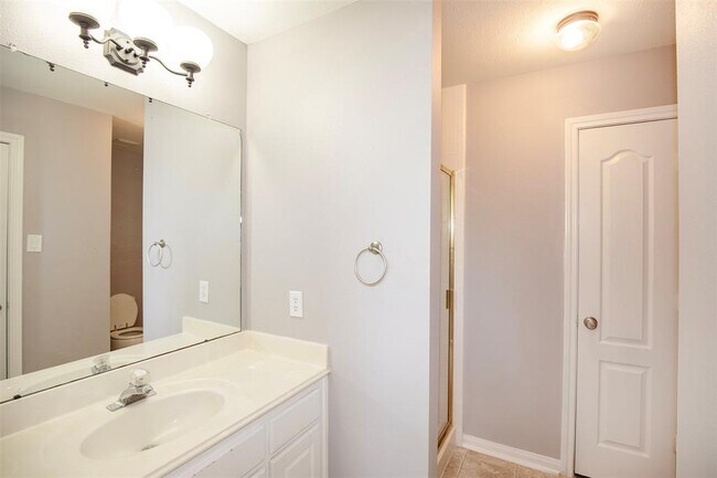 Building Photo - 2109 Enchanted Lake Dr