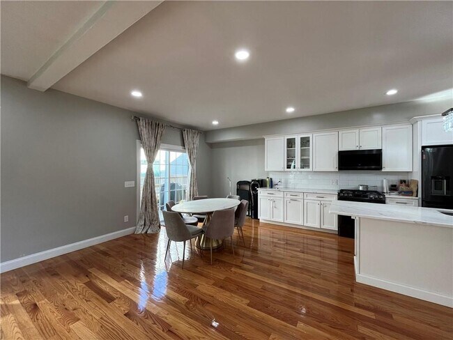 Building Photo - 301 Hunting Hill Dr