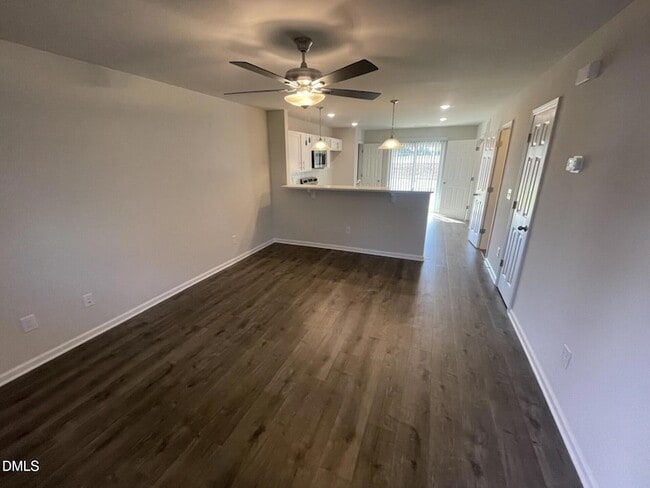 Building Photo - 1007 Peony Ln