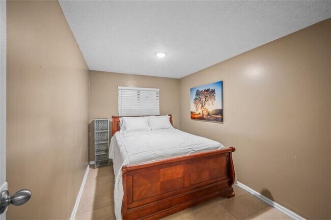 Building Photo - 6207 Moss Dr