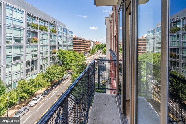 Building Photo - 1117 New Hampshire Ave NW