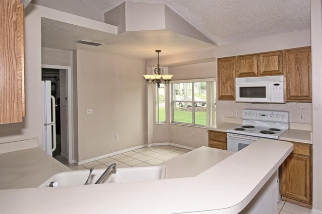 Building Photo - 132 Azalea Dr
