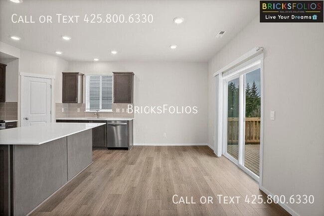 Building Photo - 1209 SW Pendleton Way